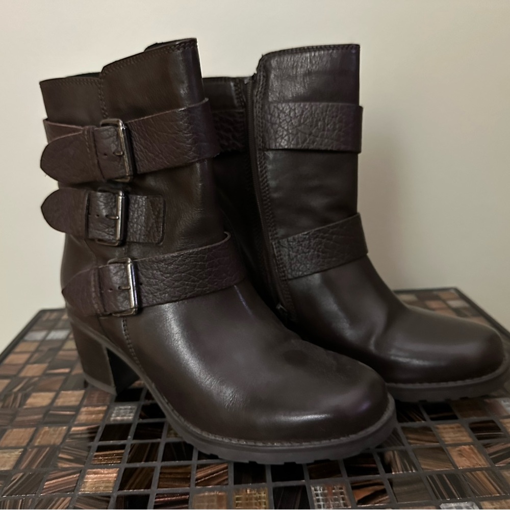 Clarks Fernwood Lake Women’s Brown Leather Side Zipper Boots Size 8M